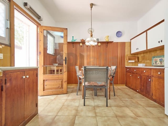 6 slaapkamer Villa te koop in Lloret de Mar met garage - € 370.000 (Ref: 9986905)