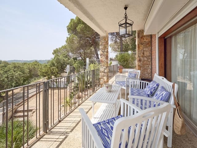 6 slaapkamer Villa te koop in Lloret de Mar met garage - € 370.000 (Ref: 9986905)