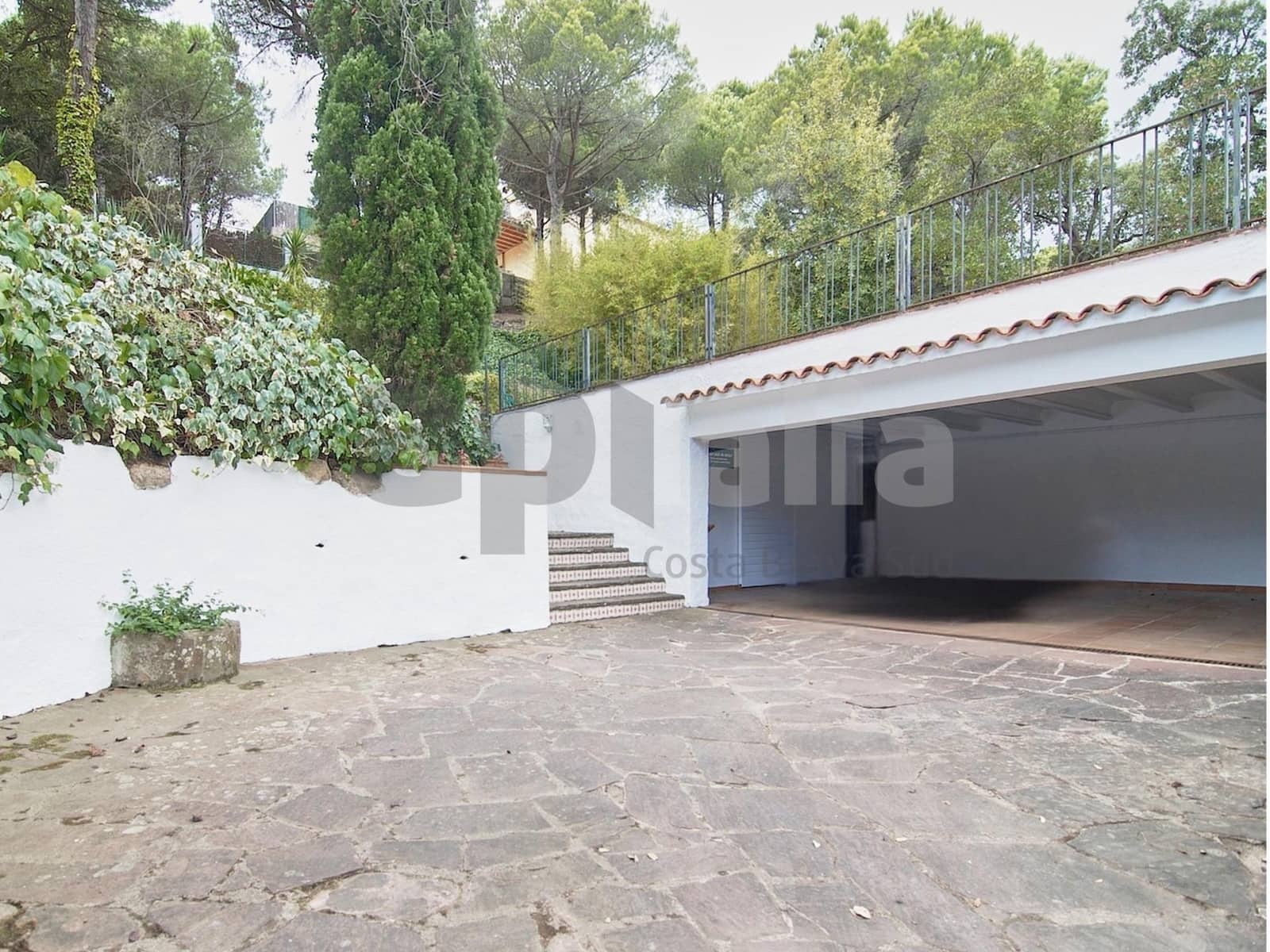 6 Zimmer Villa zu verkaufen in Lloret de Mar mit Garage - 370.000 € (Ref: 9986905)
