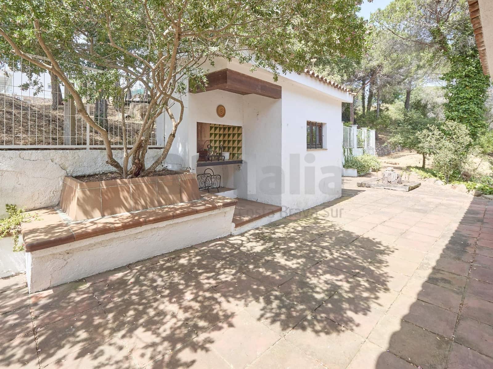 6 Zimmer Villa zu verkaufen in Lloret de Mar mit Garage - 370.000 € (Ref: 9986905)