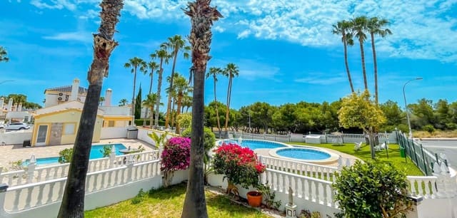 4 soverom Rekkehus til salgs i Orihuela Costa, Orihuela med svømmebasseng garasje - € 295 000 (Ref: 10004132)