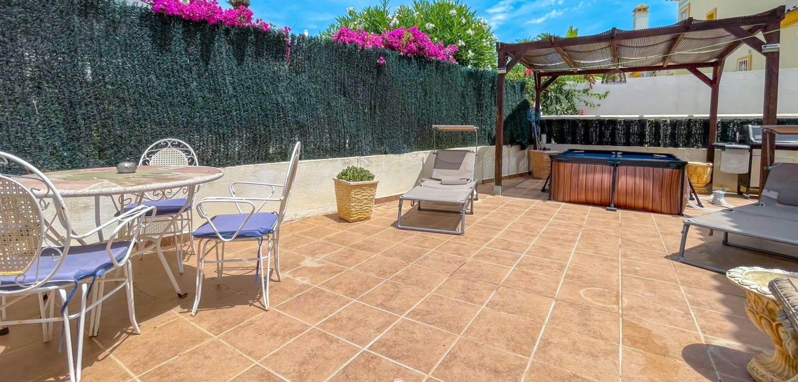4 soverom Rekkehus til salgs i Orihuela Costa med svømmebasseng garasje - € 295 000 (Ref: 10004132)