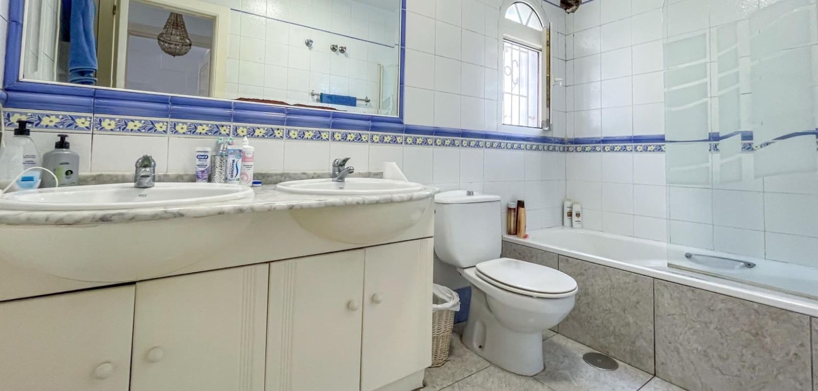 4 soverom Rekkehus til salgs i Orihuela Costa med svømmebasseng garasje - € 295 000 (Ref: 10004132)