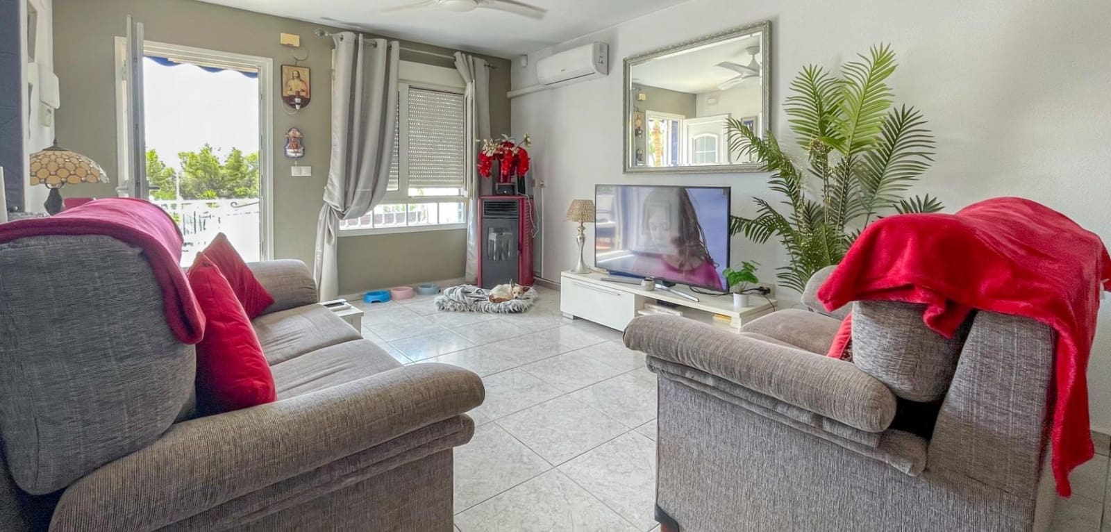 4 soverom Rekkehus til salgs i Orihuela Costa med svømmebasseng garasje - € 295 000 (Ref: 10004132)