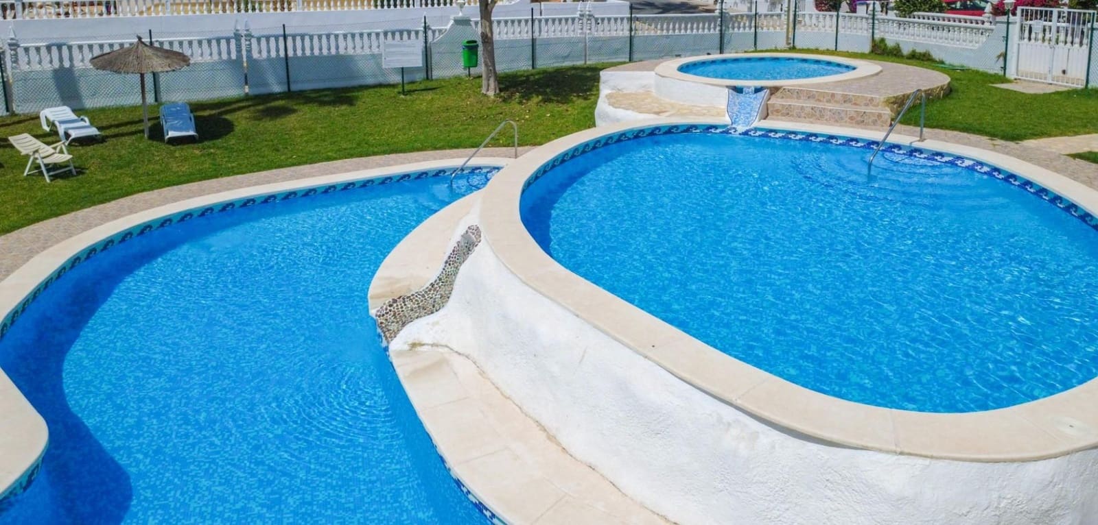 4 soverom Rekkehus til salgs i Orihuela Costa med svømmebasseng garasje - € 295 000 (Ref: 10004132)