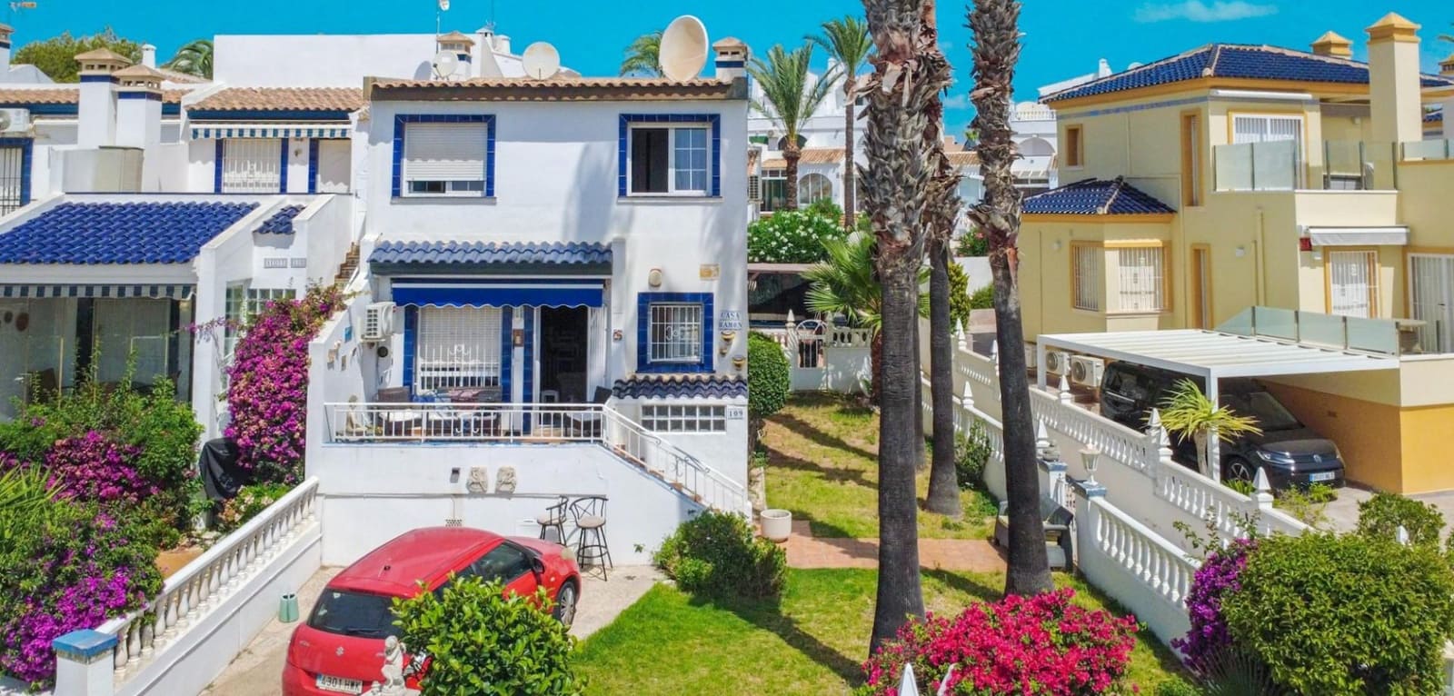 4 soverom Rekkehus til salgs i Orihuela Costa med svømmebasseng garasje - € 295 000 (Ref: 10004132)