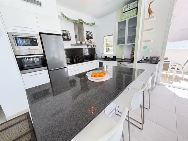 4 sypialnia Willa na sprzedaż w Mil Palmeras, Pilar de la Horadada z basenem - 650 000 € (Ref: 10011624)
