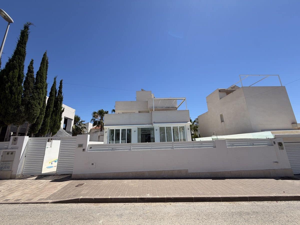 4 soverom Villa til salgs i Pilar de la Horadada med svømmebasseng - € 650 000 (Ref: 10011624)