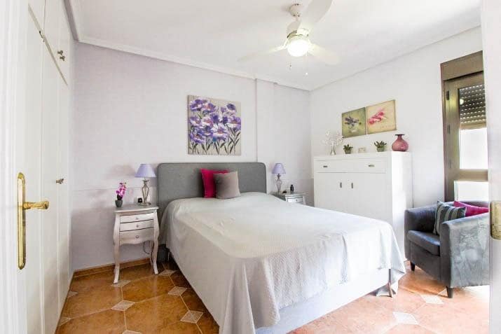 Adosado de 3 habitaciones en La Zenia en venta con piscina garaje - 269.950 € (Ref: 10120142)