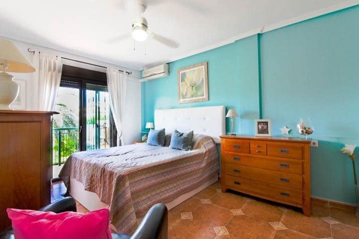 Adosado de 3 habitaciones en La Zenia en venta con piscina garaje - 269.950 € (Ref: 10120142)