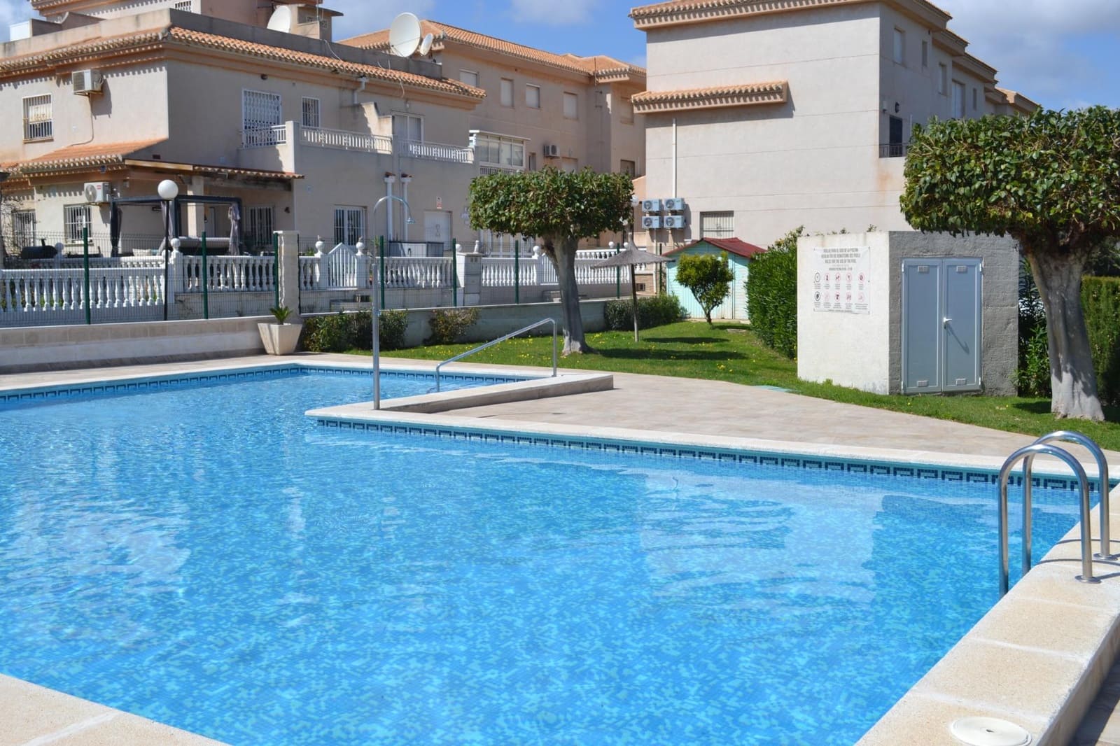 Adosado de 3 habitaciones en La Zenia en venta con piscina garaje - 269.950 € (Ref: 10120142)