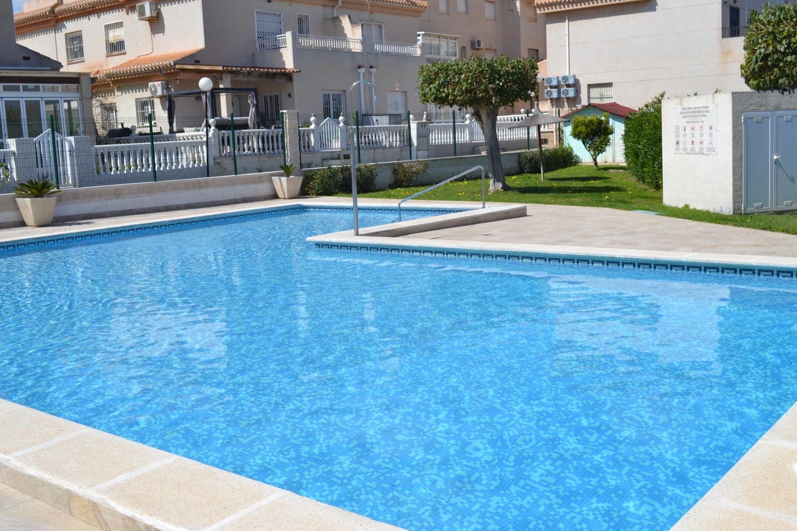 Adosado de 3 habitaciones en La Zenia en venta con piscina garaje - 269.950 € (Ref: 10120142)