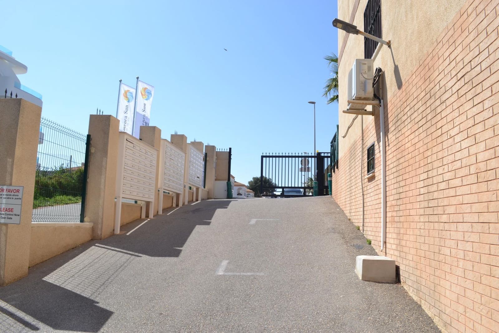 Adosado de 3 habitaciones en La Zenia en venta con piscina garaje - 269.950 € (Ref: 10120142)