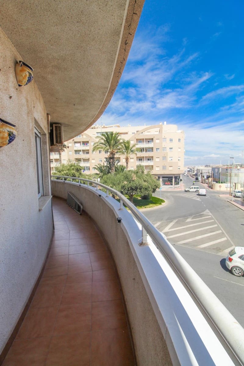 3 soveværelse Lejlighed til salg i Torrevieja med swimmingpool garage - € 249.000 (Ref: 10180828)