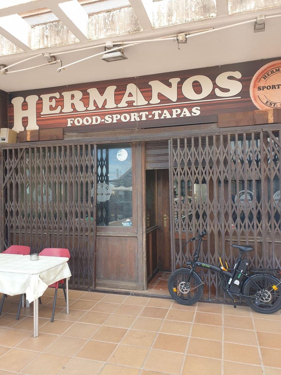 Business for sale in Playa Flamenca - € 129,950 (Ref: 8055196)