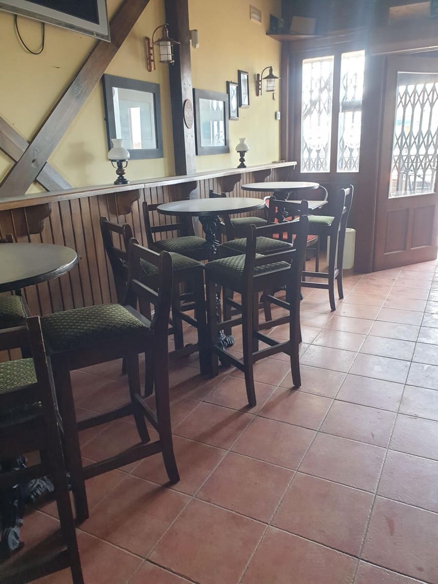 Business for sale in Playa Flamenca - € 129,950 (Ref: 8055196)