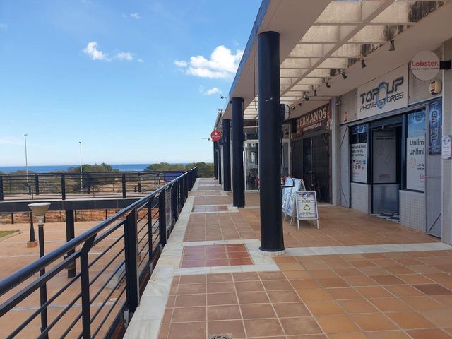 Yritys myytävänä paikassa Playa Flamenca, Orihuela - 129 950 € (Ref: 8055196)