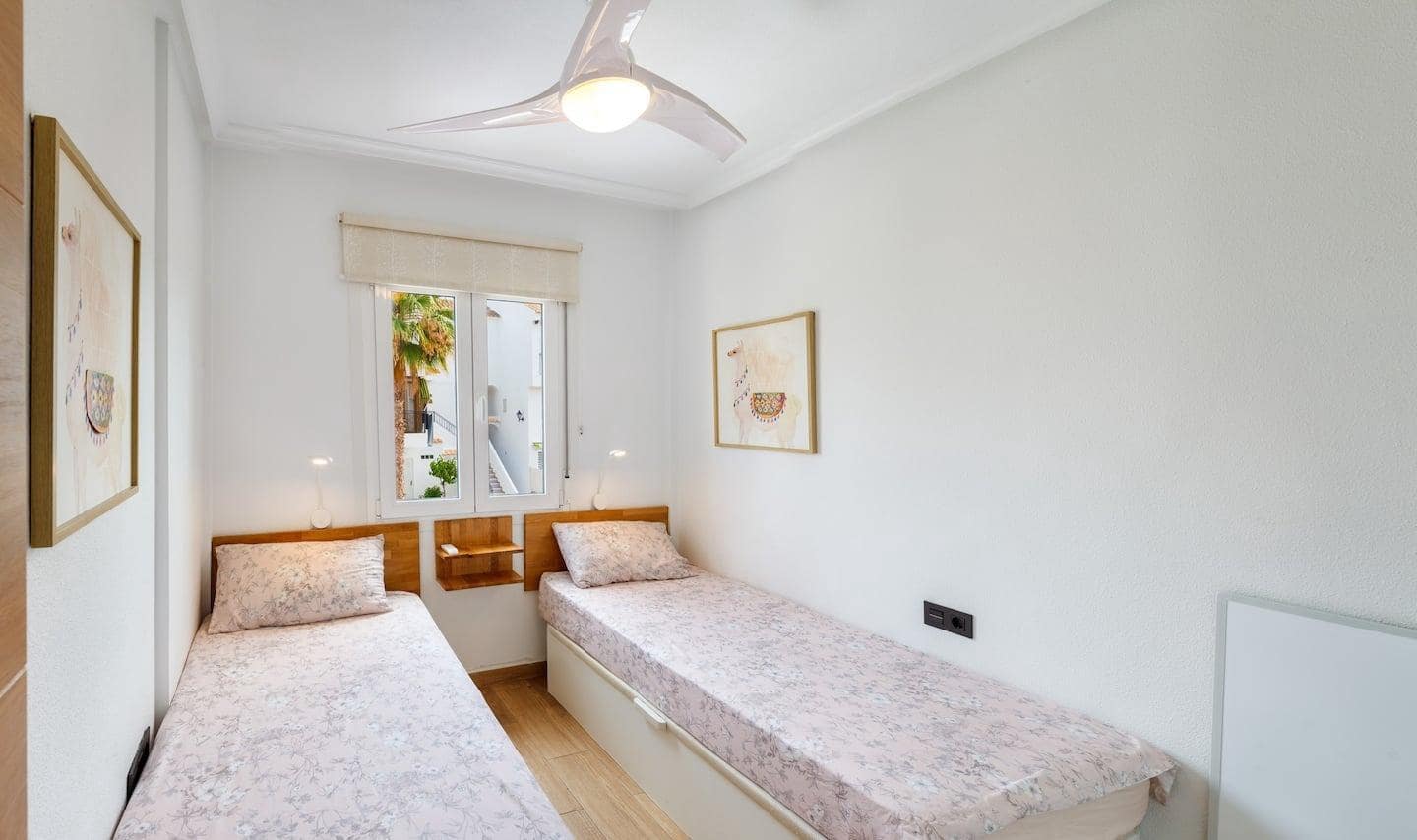 2 soveværelse Rækkehus til leje i Playa Flamenca med swimmingpool - € 1.100 (Ref: 8620021)