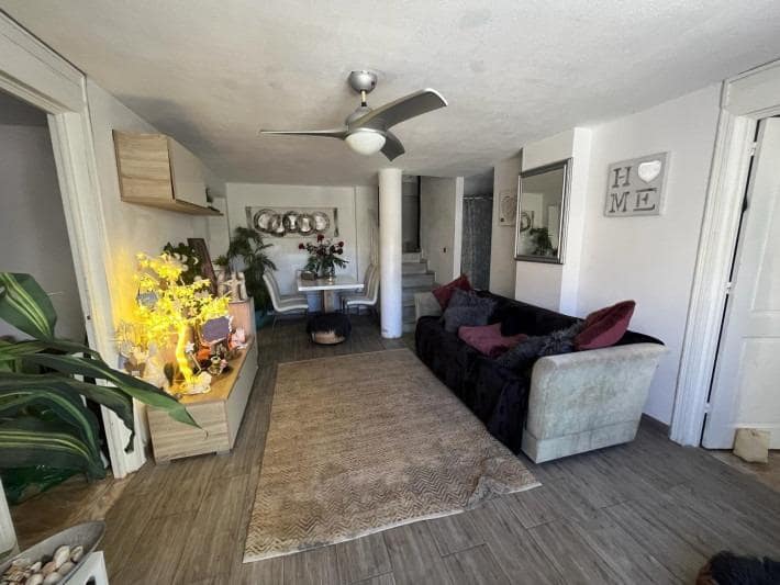 4 bedroom Villa for sale in Playa Flamenca with pool - € 399,000 (Ref: 8670468)