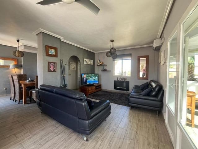 Chalet de 4 habitaciones en Playa Flamenca, Orihuela en venta con piscina - 399.000 € (Ref: 8670468)