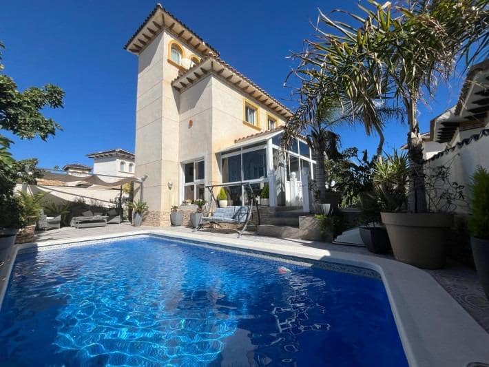 4 bedroom Villa for sale in Playa Flamenca with pool - € 399,000 (Ref: 8670468)