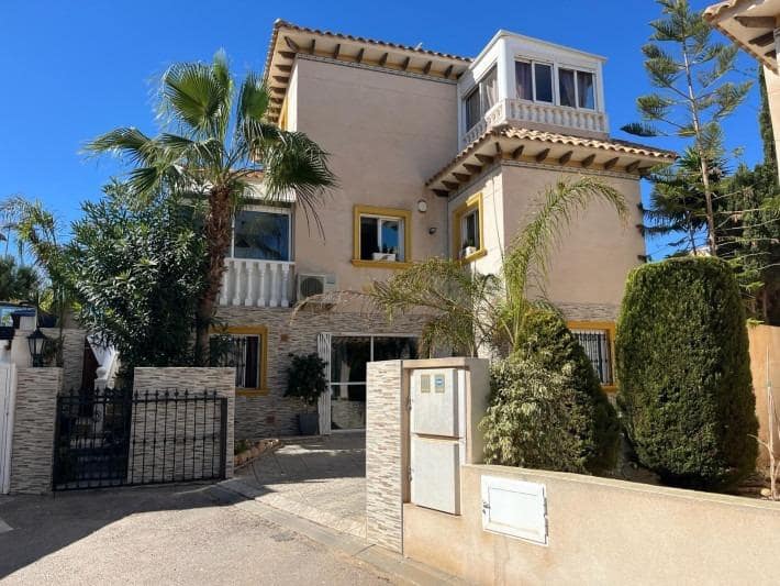4 bedroom Villa for sale in Playa Flamenca with pool - € 399,000 (Ref: 8670468)