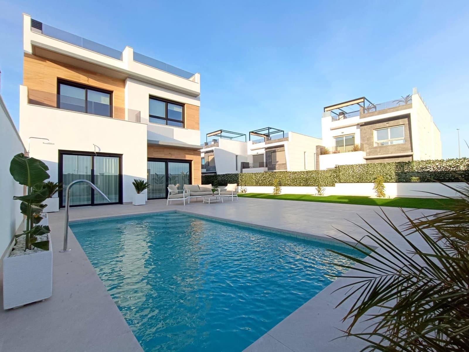 3 soveværelse Semi-Rækkehus til salg i Benijofar med swimmingpool - € 449.000 (Ref: 8741702)