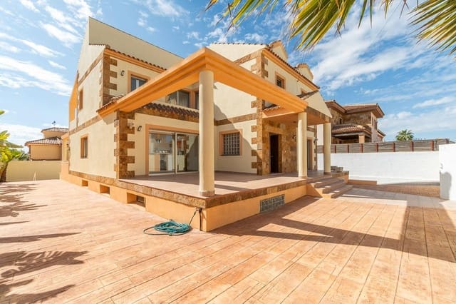 6 makuuhuone Huvila myytävänä paikassa Aguas Nuevas, Torrevieja mukana uima-altaan 
autotalli - 750 000 € (Ref: 8855093)