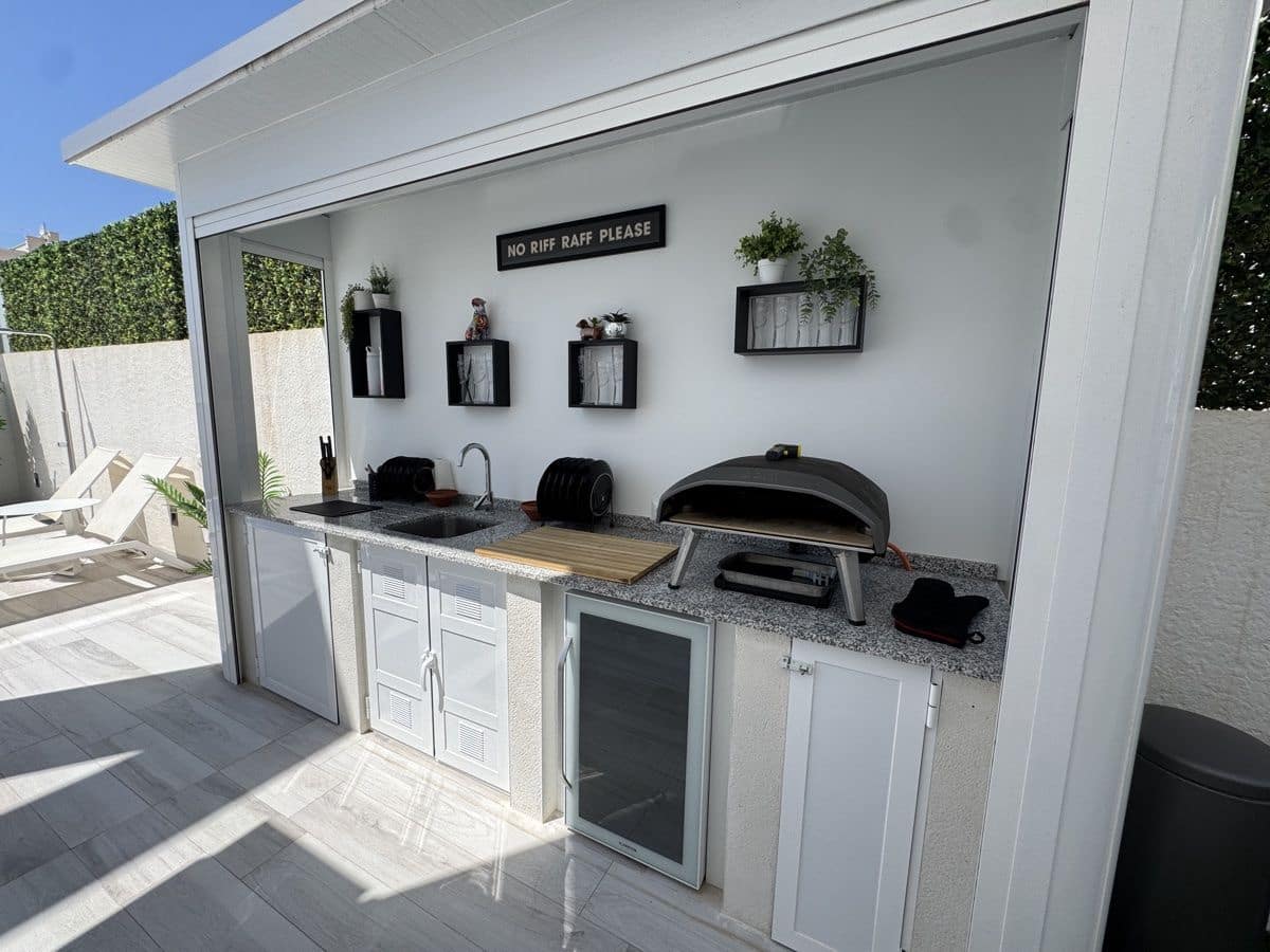 4 bedroom Villa for sale in Orihuela Costa with pool - € 635,000 (Ref: 8952701)