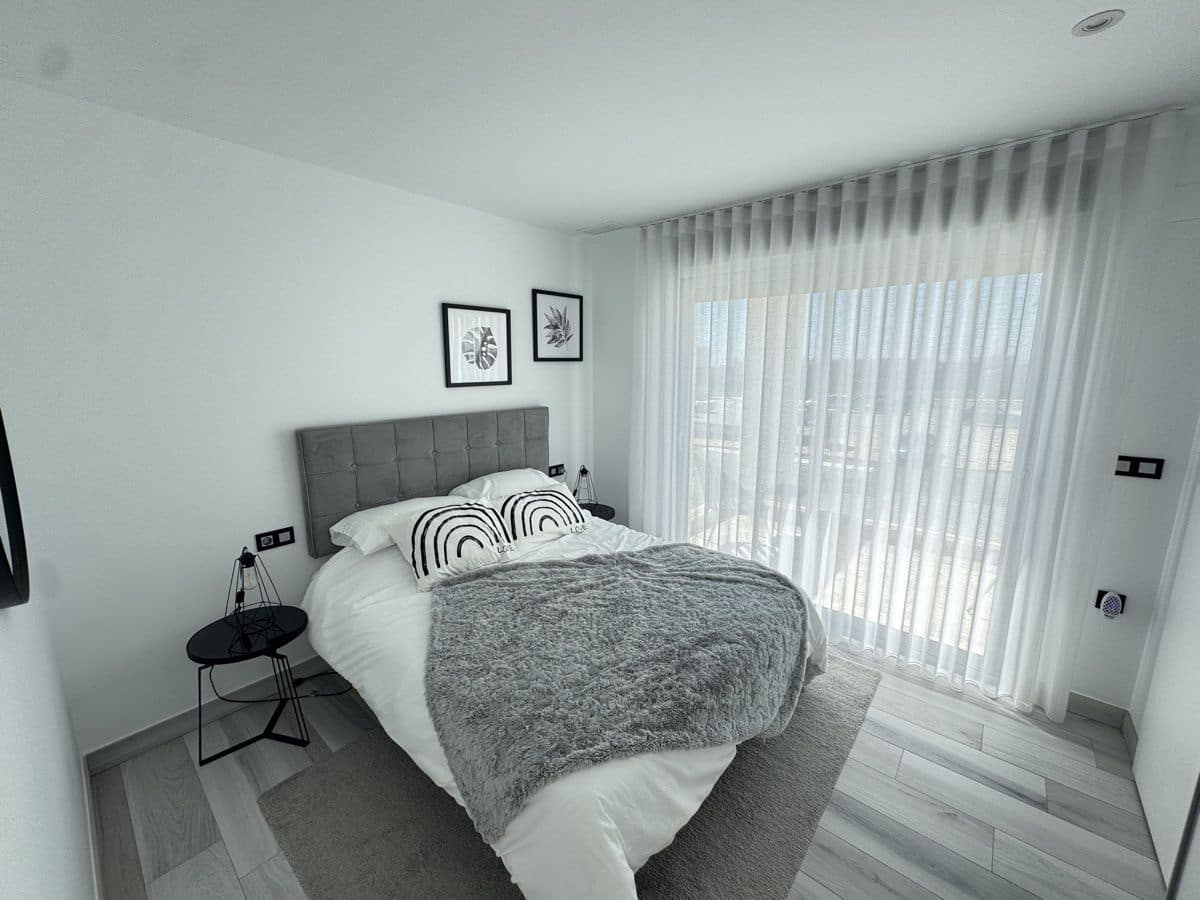 4 bedroom Villa for sale in Orihuela Costa with pool - € 635,000 (Ref: 8952701)