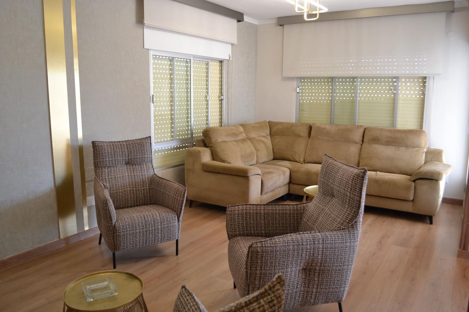 4 bedroom Villa for rent in La Zenia with pool - € 2,600 (Ref: 8968580)