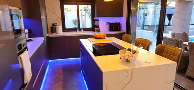 5 sovrum Villa till salu i El Chaparral, Torrevieja med pool - 870 000 € (Ref: 8992752)