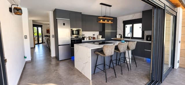Chalet de 5 habitaciones en El Chaparral, Torrevieja en venta con piscina - 850.000 € (Ref: 8992752)