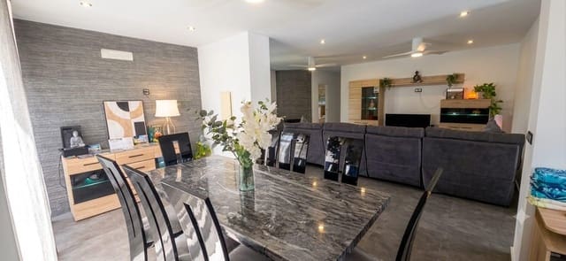 Chalet de 5 habitaciones en El Chaparral, Torrevieja en venta con piscina - 850.000 € (Ref: 8992752)