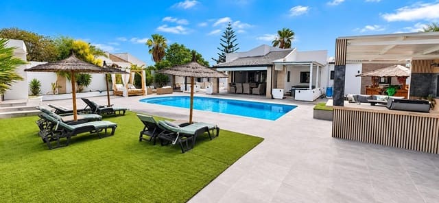 Chalet de 5 habitaciones en El Chaparral, Torrevieja en venta con piscina - 850.000 € (Ref: 8992752)