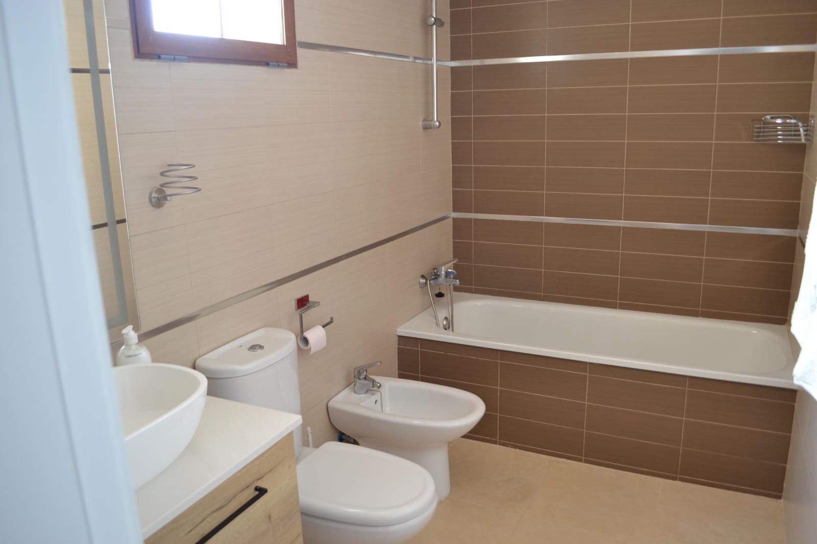 3 soveværelse Villa til leje i La Zenia med swimmingpool - € 2.200 (Ref: 9049070)