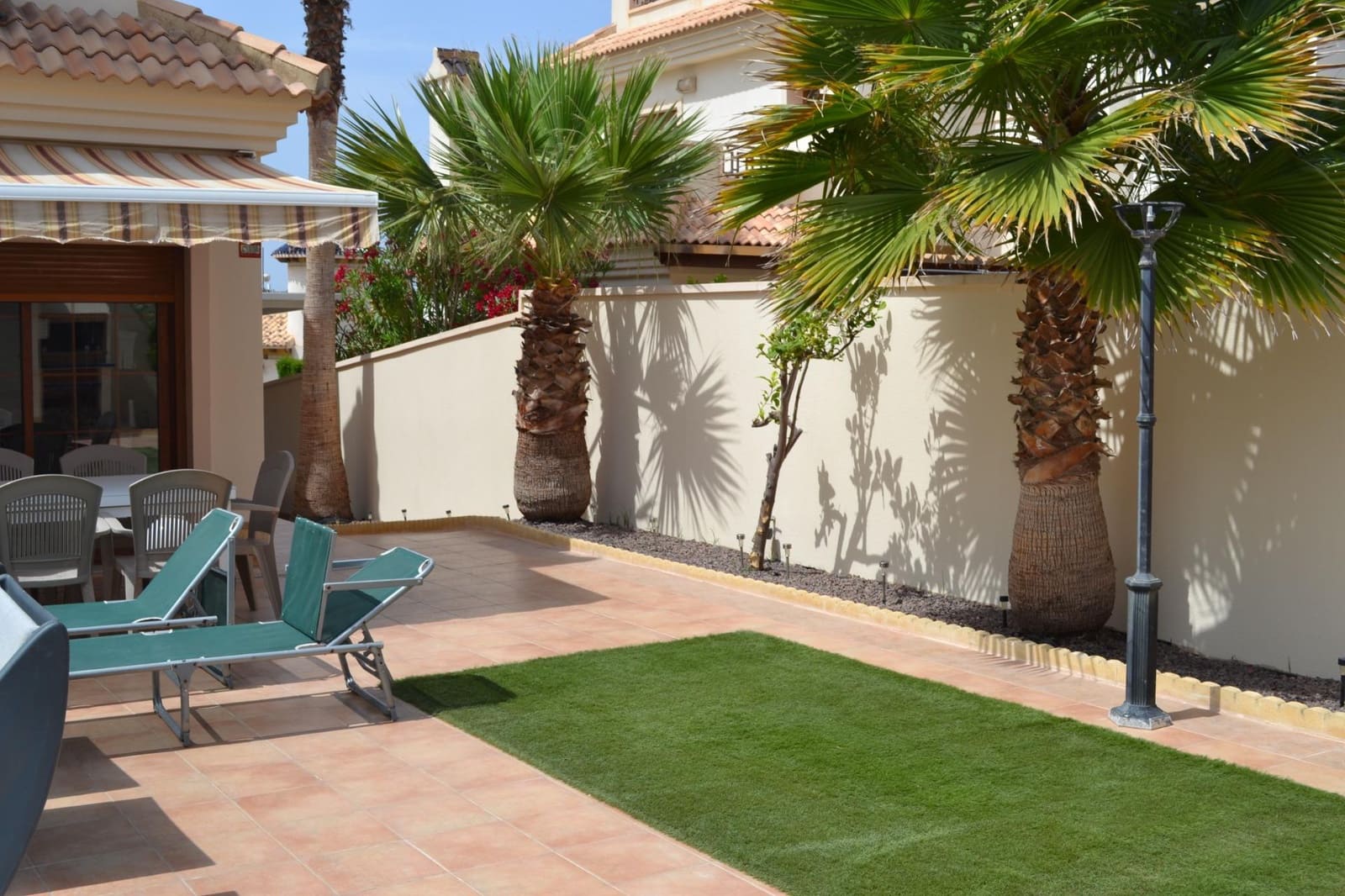 3 soveværelse Villa til leje i La Zenia med swimmingpool - € 2.200 (Ref: 9049070)