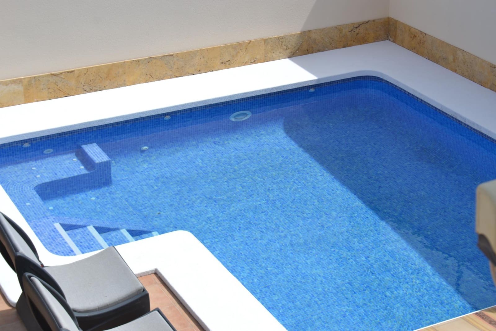 3 soveværelse Villa til leje i La Zenia med swimmingpool - € 2.200 (Ref: 9049070)