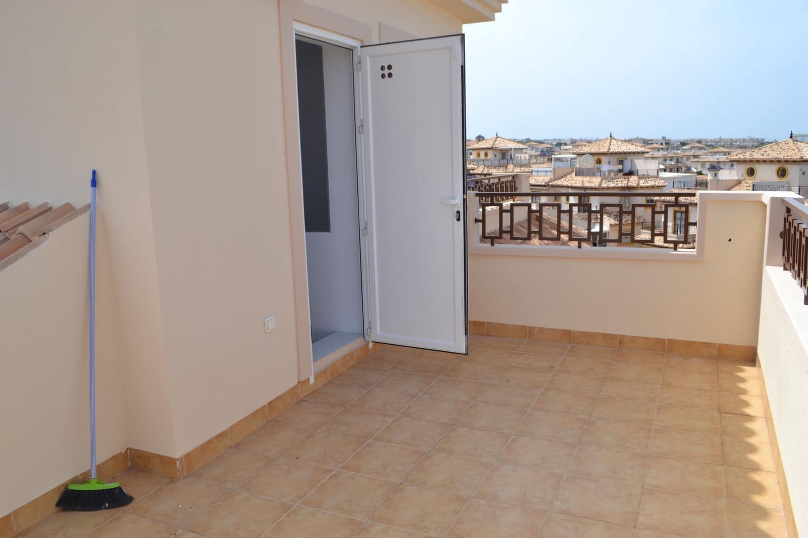 3 soveværelse Villa til leje i La Zenia med swimmingpool - € 2.200 (Ref: 9049070)