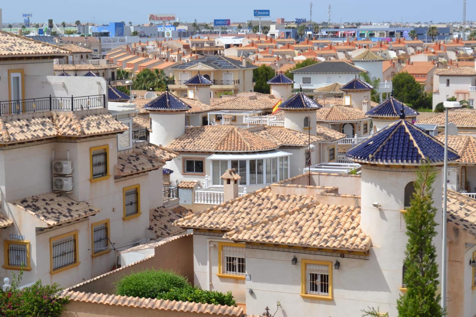 3 soveværelse Villa til leje i La Zenia med swimmingpool - € 2.200 (Ref: 9049070)