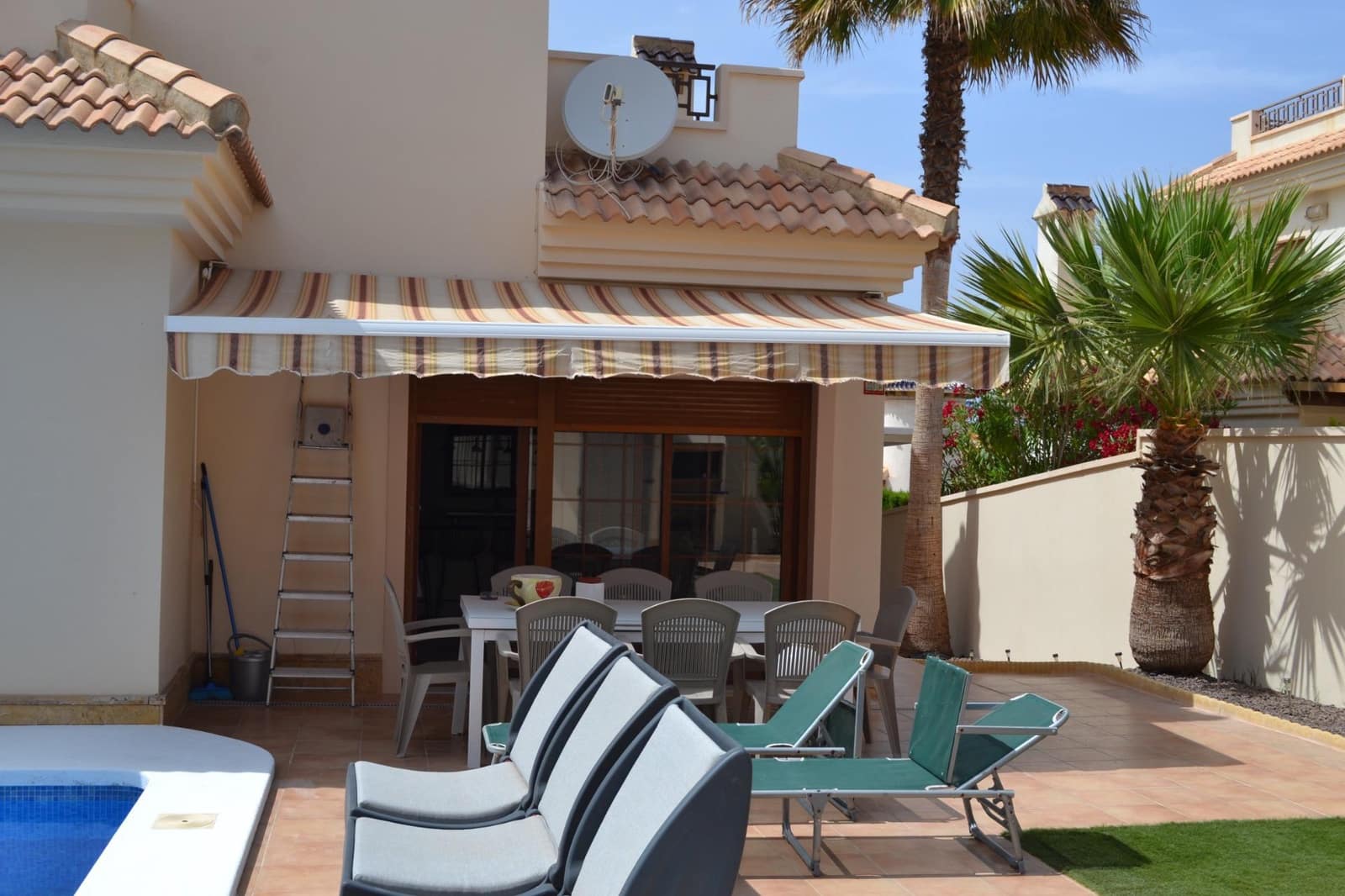 3 soveværelse Villa til leje i La Zenia med swimmingpool - € 2.200 (Ref: 9049070)