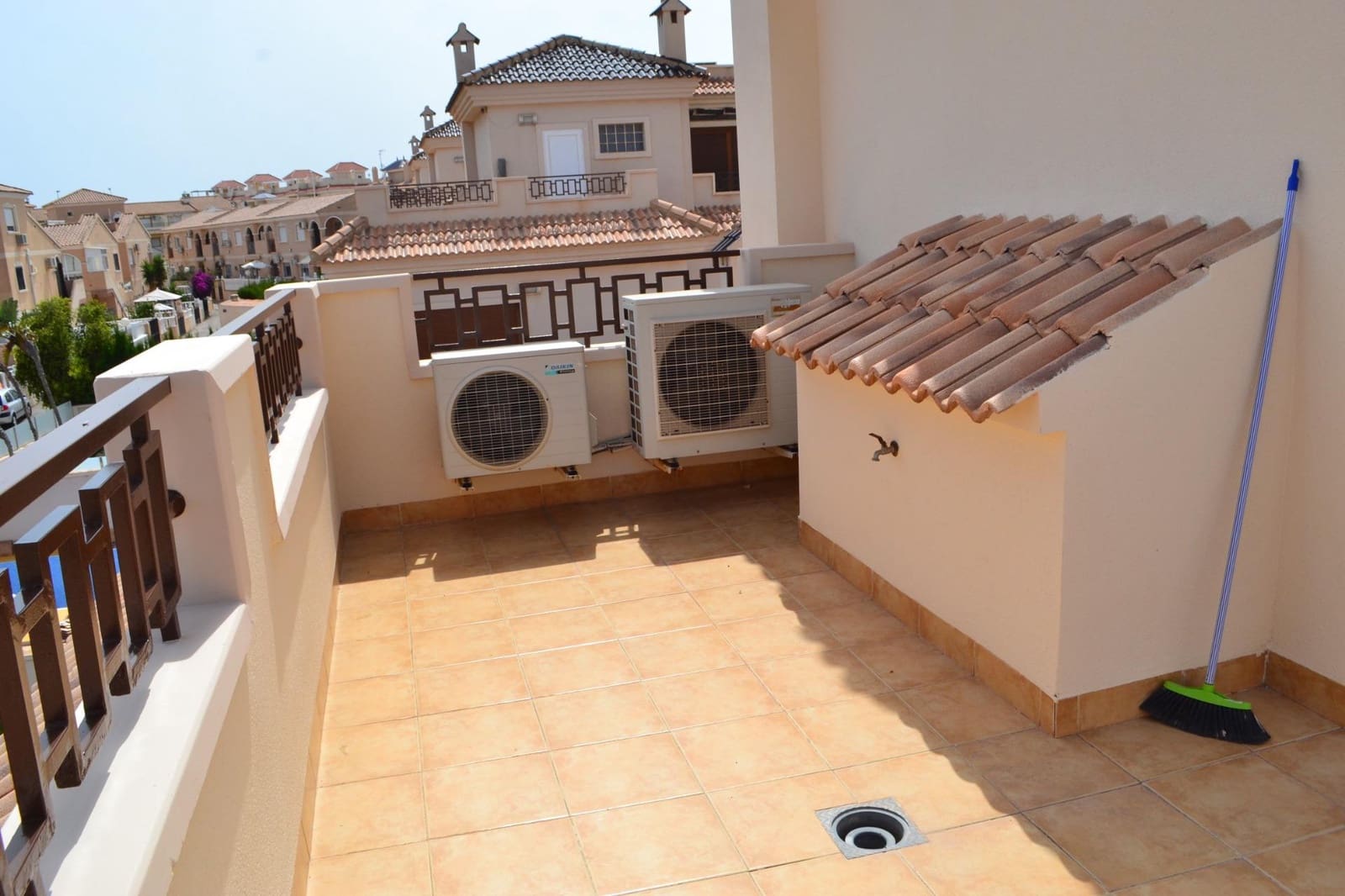 3 soveværelse Villa til leje i La Zenia med swimmingpool - € 2.200 (Ref: 9049070)