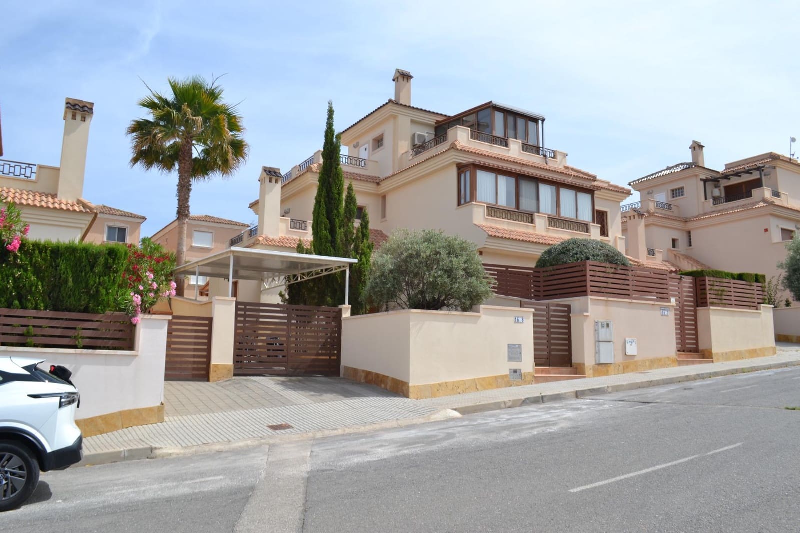 3 soveværelse Villa til leje i La Zenia med swimmingpool - € 2.200 (Ref: 9049070)