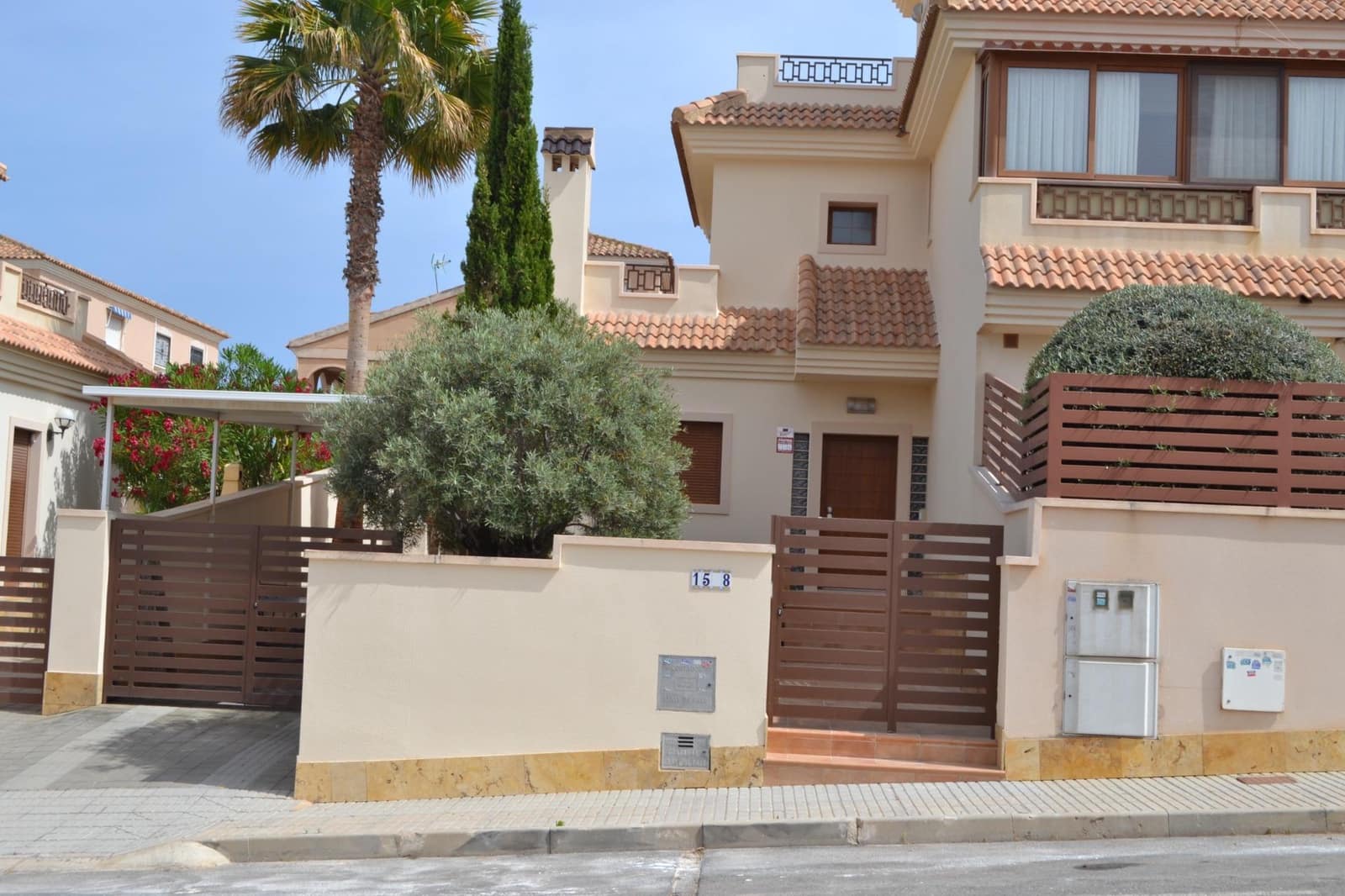 3 soveværelse Villa til leje i La Zenia med swimmingpool - € 2.200 (Ref: 9049070)