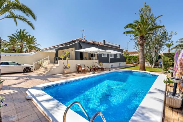 4 soveværelse Villa til salg i Punta Prima, Torrevieja - € 735.000 (Ref: 9114315)