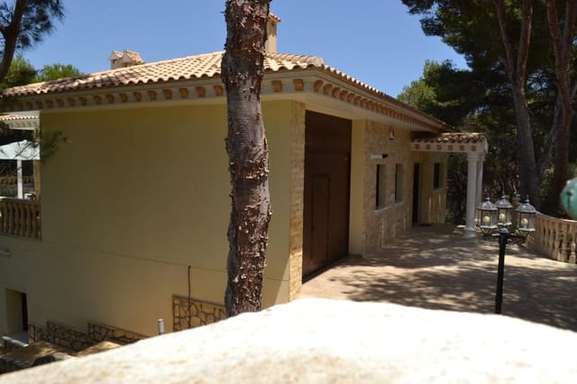 5 sypialnia Willa na sprzedaż w Campoamor, Orihuela z basenem garażem - 1 845 000 € (Ref: 9130379)