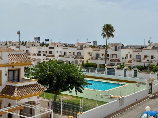 3 soveværelse Byhus til salg i El Limonar, Torrevieja med swimmingpool - € 195.000 (Ref: 9159659)