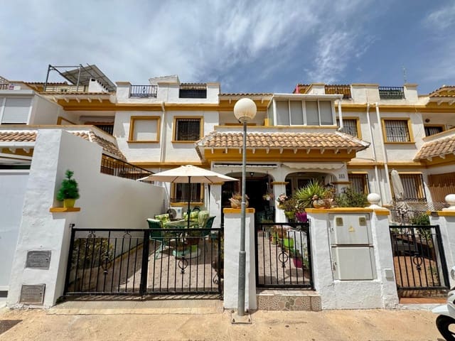 3 soveværelse Byhus til salg i El Limonar, Torrevieja med swimmingpool - € 195.000 (Ref: 9159659)