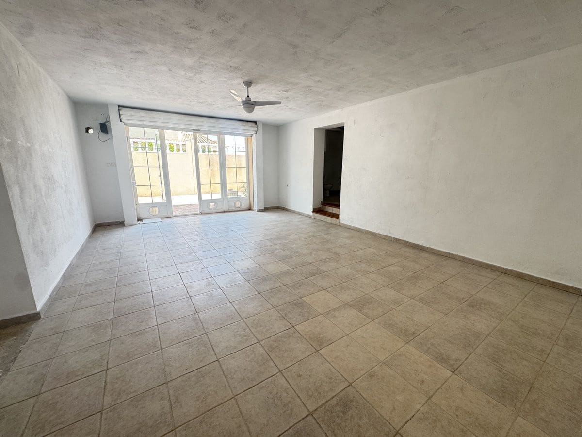 3 quarto Moradia para venda em San Miguel de Salinas com piscina - 345 000 € (Ref: 9169697)