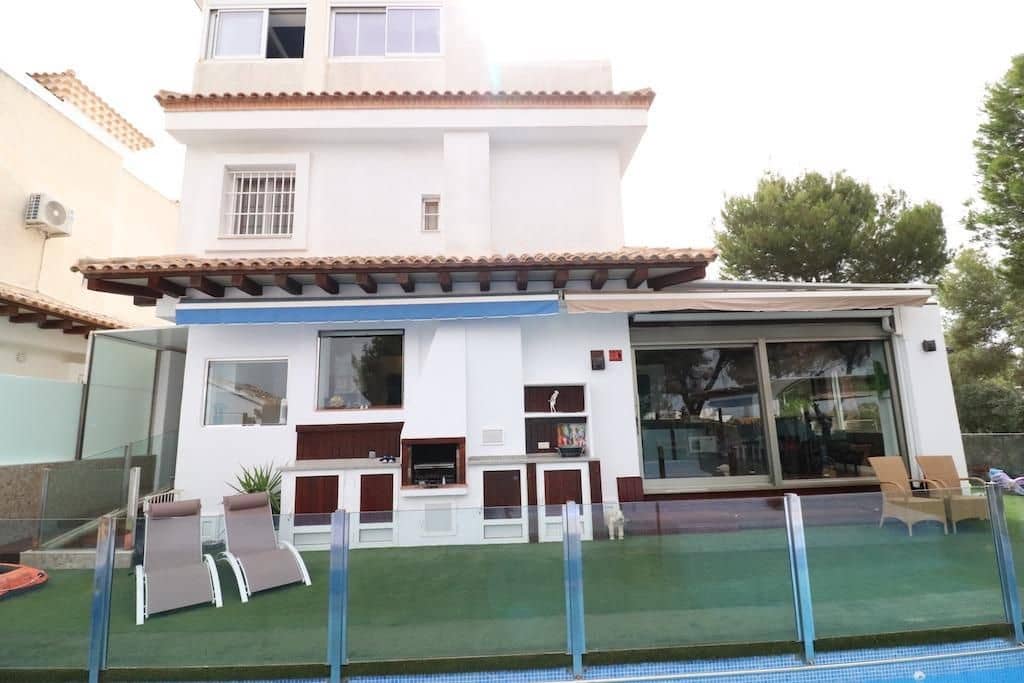3 soveværelse Villa til salg i Orihuela Costa med swimmingpool - € 460.000 (Ref: 9255189)